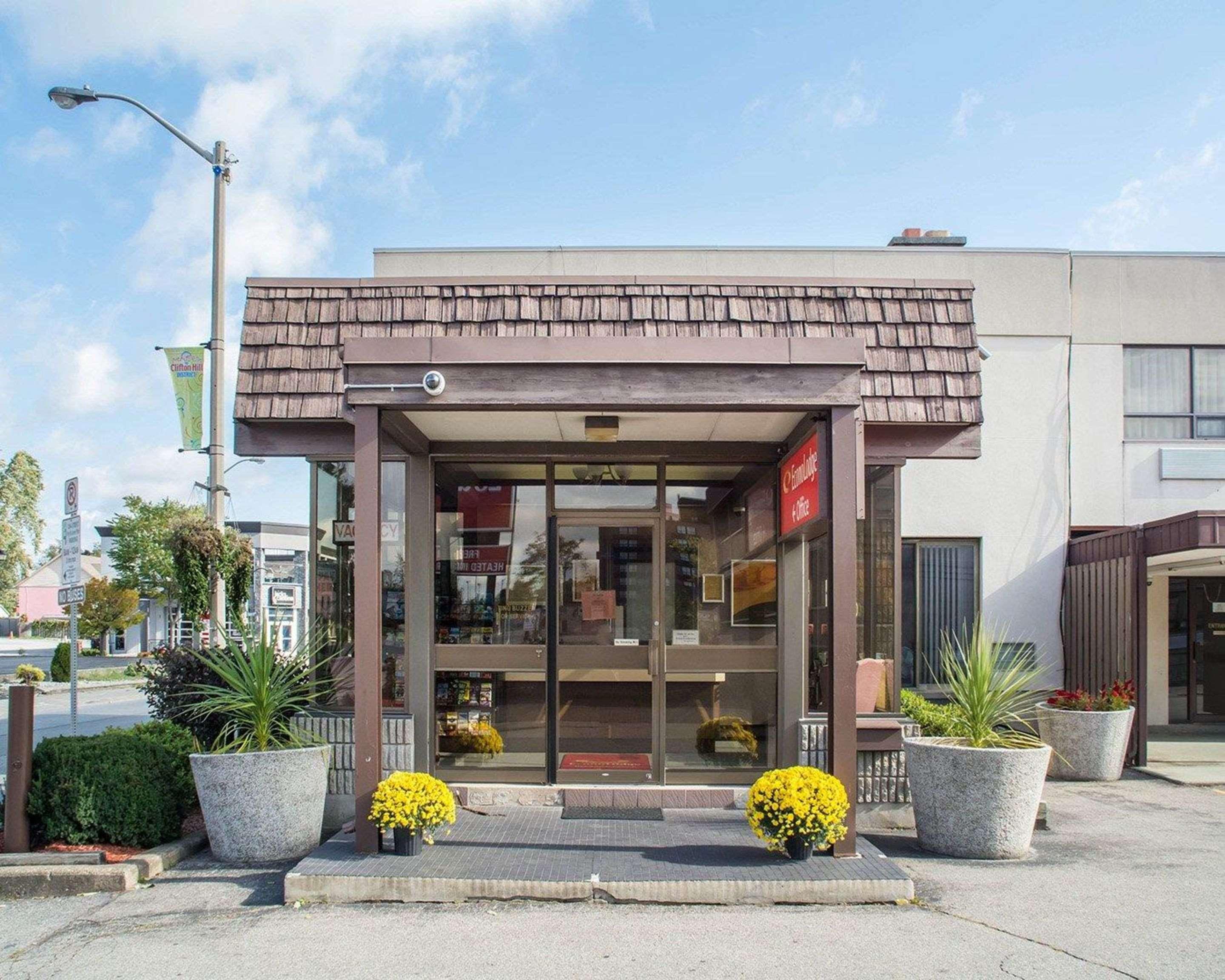 Econo Hospedaje By the Falls Niagara Falls Exterior foto