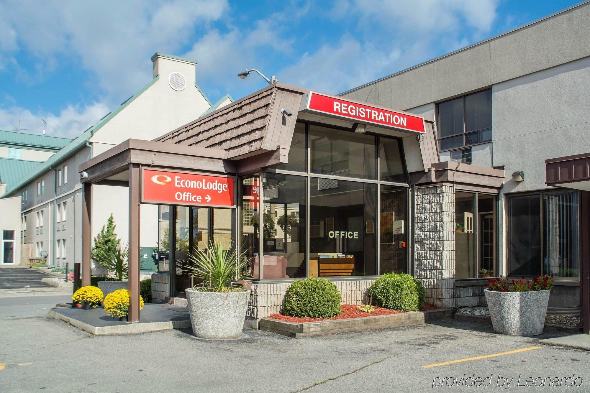 Econo Hospedaje By the Falls Niagara Falls Exterior foto