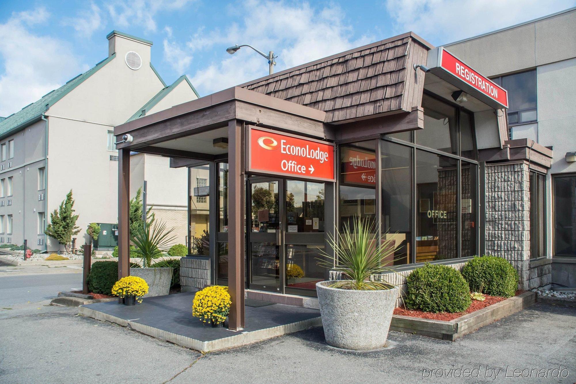 Econo Hospedaje By the Falls Niagara Falls Exterior foto